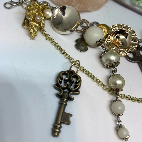 Skeleton key vintage feel charm bracelet, unique!! - Picture 3 of 5
